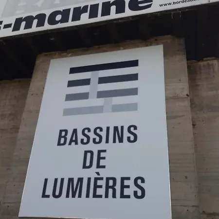Botel Bateau Cocoon Au Bassin Des Lumieres