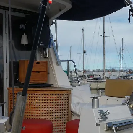 Botel Bateau Cocoon Au Bassin Des Lumieres *